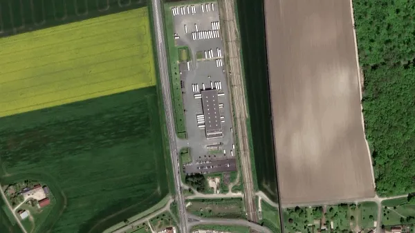 Area di parcheggio per autocarri Transports Tendron Cercottes