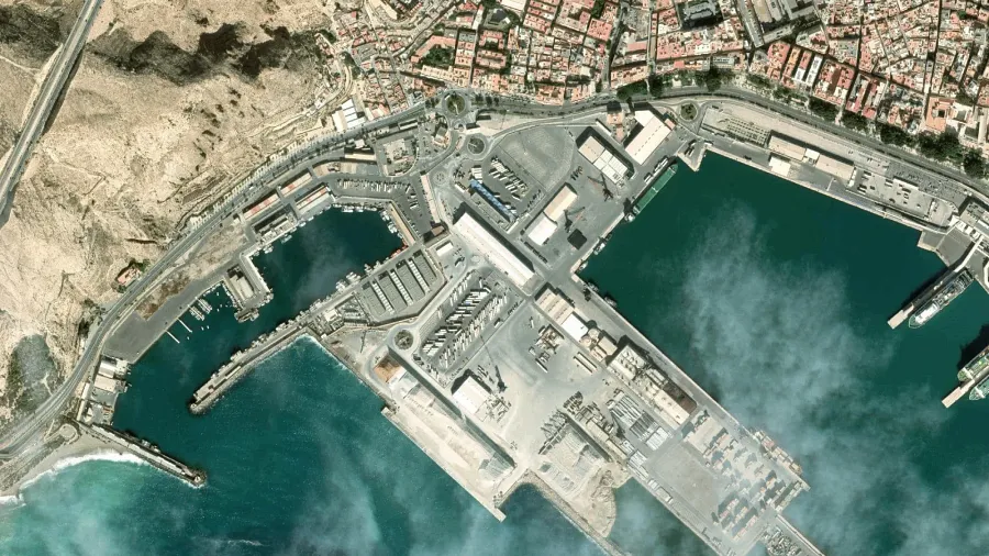 Parkareal mowiz TRUCK Puerto de in Almería