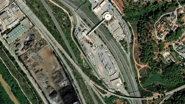 Parkareal mowiz TRUCK Porta de Barcelona in Castellbisbal