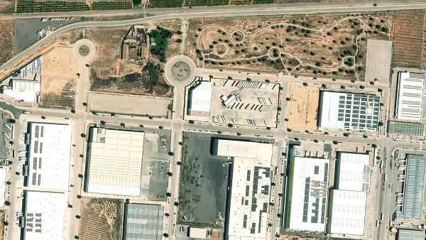 Zona de parcare pentru camioane SINERLOGIS S.L. în Riba-roja de Túria