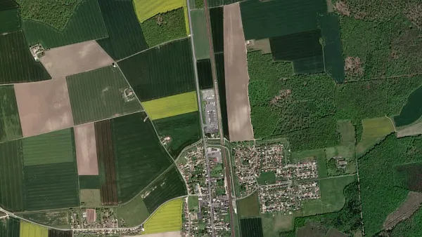 Area di parcheggio per autocarri Transports Tendron Cercottes