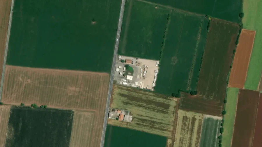 Місце для паркування вантажівок Lavaggio Naliato Srl в Bressana Bottarone