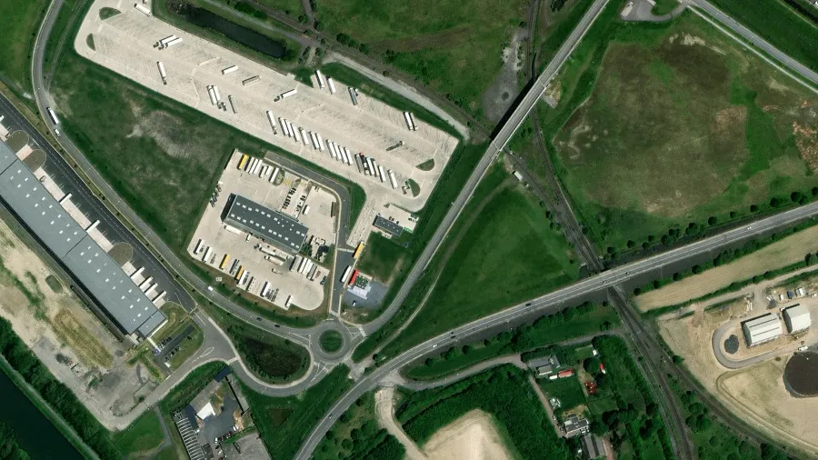 Tehergépkocsik parkolója DELTA Park TIP Trailer Services France SAS in Dourges