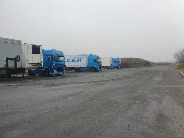Parking dla ciężarówek Sarl Clean Trucks Auto w Bapaume