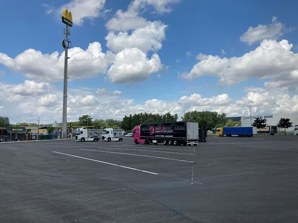 Місце для паркування вантажівок L Port в Dissen am Teutoburger Wald