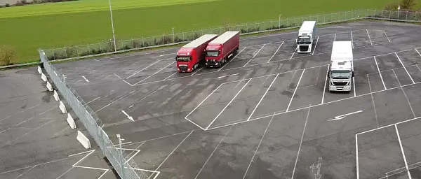 Area di parcheggio per autocarri ARAL Autohof Uhrsleben Erxleben
