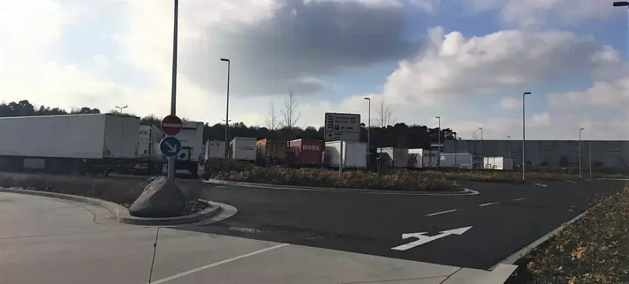 Місце для паркування вантажівок REWE Logistikzentrum в Neu-Isenburg