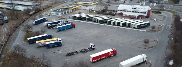 Tehergépkocsik parkolója Shell Autohof in Braunschweig