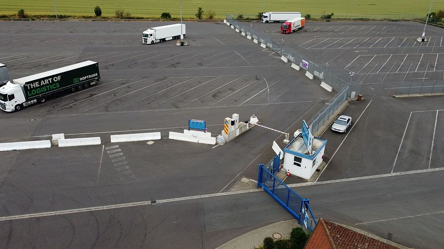 Area di parcheggio per autocarri ARAL Autohof Uhrsleben Standardparkplatz Erxleben