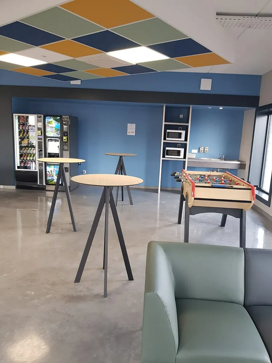 Tehergépkocsik parkolója H Trucks Park Secure Truckstop in Tilloy-lez-Cambrai