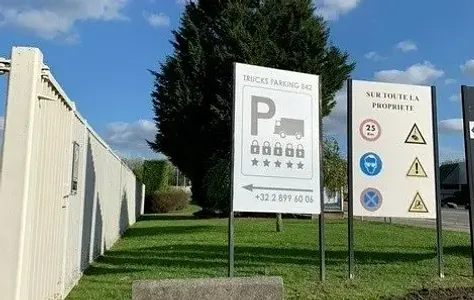 Trucks Parking E42