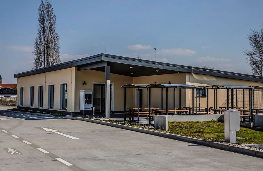 Area di parcheggio per autocarri XXLKW Secure Elbebrücke Oranienbaum-Wörlitz