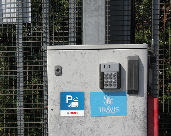 Tehergépkocsik parkolója Transports Tendron in Cercottes