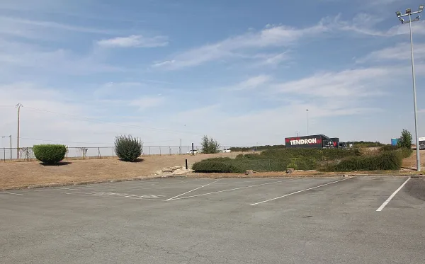 Area di parcheggio per autocarri Transports Tendron Cercottes