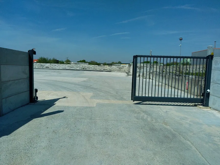 Tehergépkocsik parkolója Truckhous in La Chapelle-d'Armentières