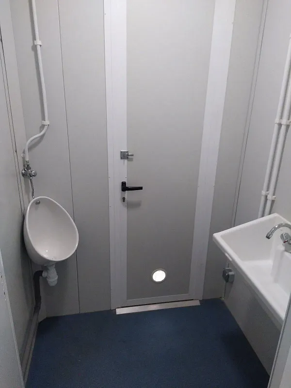 Tehergépkocsik parkolója Truckhous in La Chapelle-d'Armentières