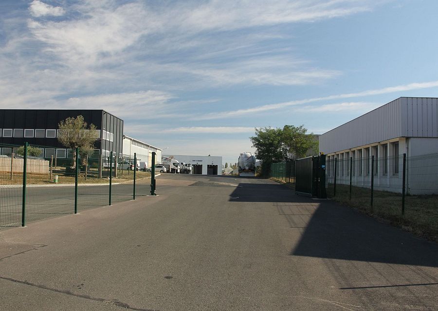 Truck parking lot Delisle Saran in Fleury-les-Aubrais