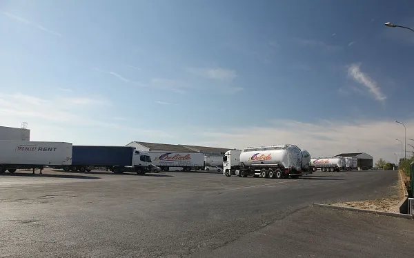 Truck parking lot Delisle Saran in Fleury-les-Aubrais