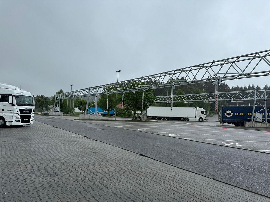 Area di parcheggio per autocarri Total Autohof Alfeld
