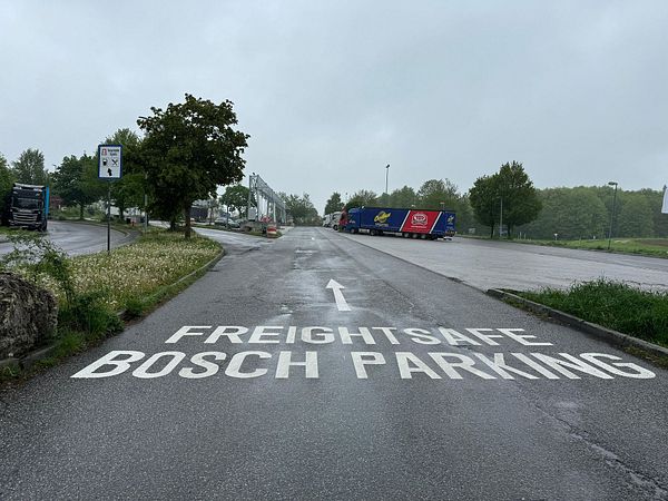 Area di parcheggio per autocarri Total Autohof Alfeld