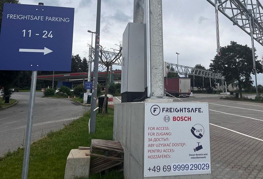 Area di parcheggio per autocarri Total Autohof Alfeld