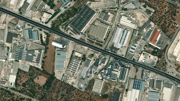 Tehergépkocsik parkolója Maintech Oma S.R.L. in Modugno