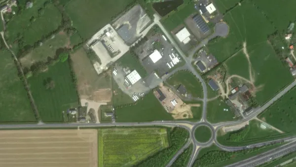 Parkareal SARL A84 Véhicule Industriel in Seulline