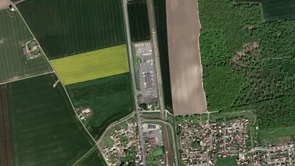 Area di parcheggio per autocarri Transports Tendron Cercottes