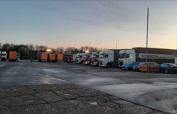 Area di parcheggio per autocarri Glen Transport Services Ltd. Leighton Buzzard