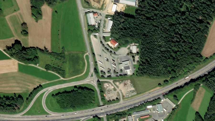 Area di parcheggio per autocarri Total Autohof Alfeld