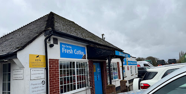 Tehergépkocsik parkolója Riverside Transport Café in Slough