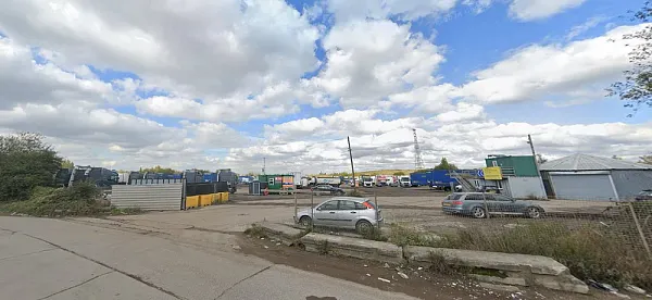 Truck parking lot Tovizi Transport Ltd. in Swanscombe