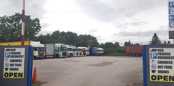 Area di parcheggio per autocarri Oakamoor Café 2023 Burton upon Trent