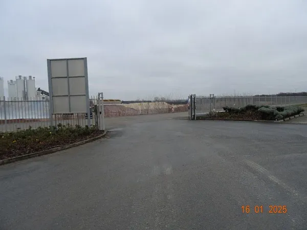 Місце для паркування вантажівок Hans K. Schmitt GmbH & Co. KG в Schmölln