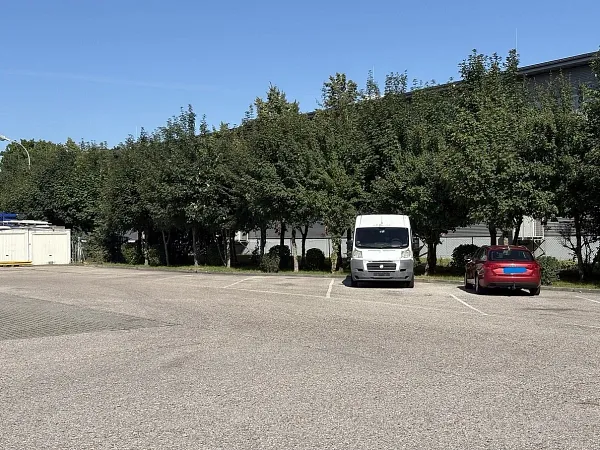 Місце для паркування вантажівок Schmidt Kühltransporte в Garching bei München
