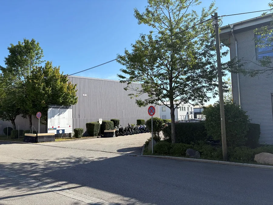 Місце для паркування вантажівок Schmidt Kühltransporte в Garching bei München