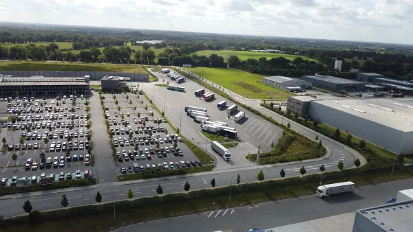 Місце для паркування вантажівок REWE Logistikzentrum в Henstedt-Ulzburg