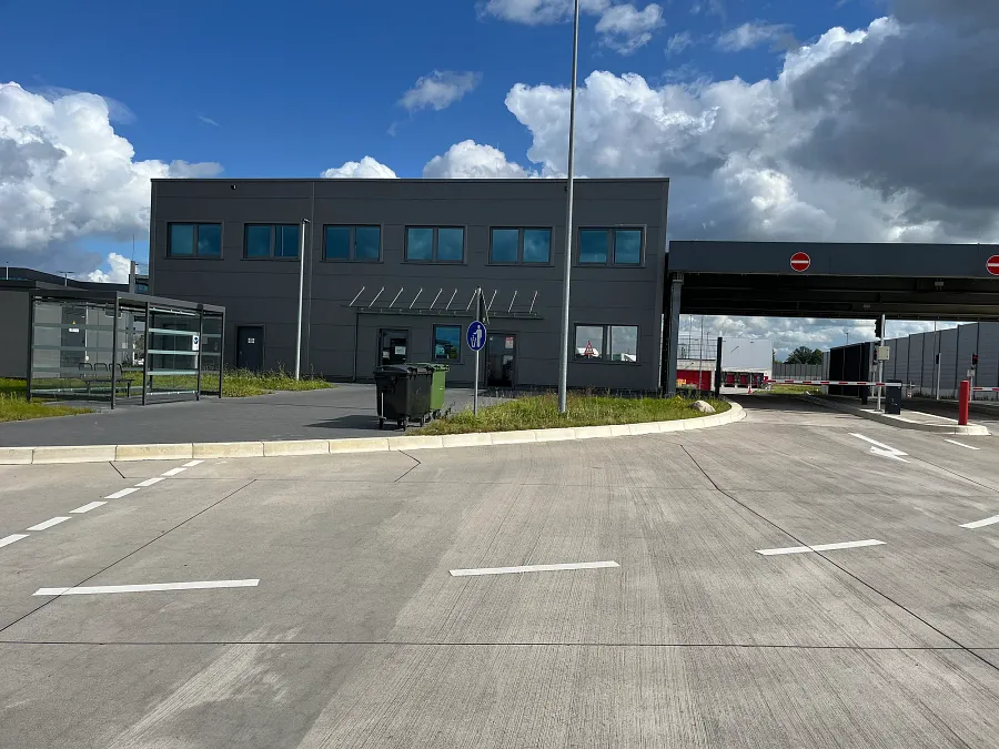 Місце для паркування вантажівок REWE Logistikzentrum в Henstedt-Ulzburg