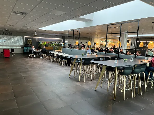 Місце для паркування вантажівок REWE Logistikzentrum в Henstedt-Ulzburg