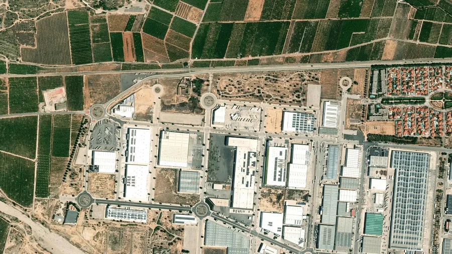 Zona de parcare pentru camioane SINERLOGIS S.L. în Riba-roja de Túria