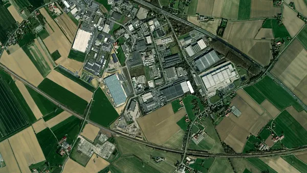 Tehergépkocsik parkolója Truckhous in La Chapelle-d'Armentières