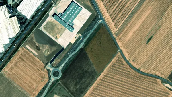 Truck parking lot Perrenot Pithiviers in Escrennes