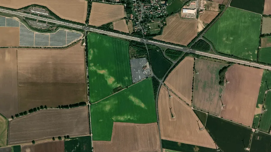 Tehergépkocsik parkolója ARAL Autohof Uhrsleben Standardparkplatz in Erxleben