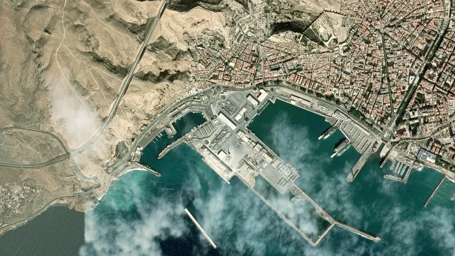 Parkareal mowiz TRUCK Puerto de in Almería