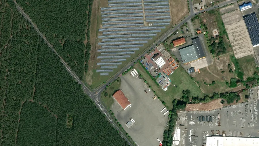 Tehergépkocsik parkolója Deigas in Brück