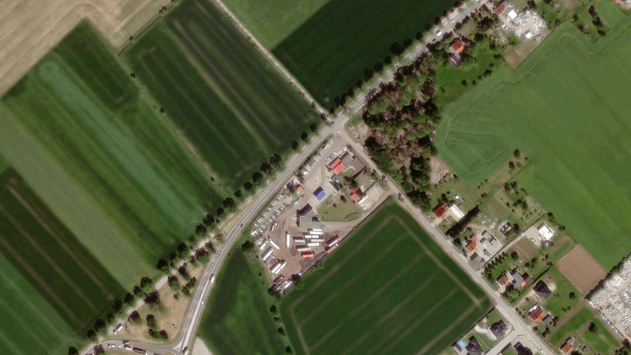 Area di parcheggio per autocarri U Emila Myjnia TIR Strzegom