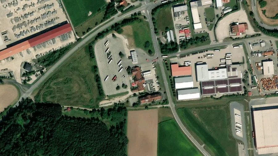 Tehergépkocsik parkolója Autohof in Schnelldorf