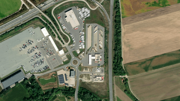 Area di parcheggio per autocarri Tank & Rast Pilsting