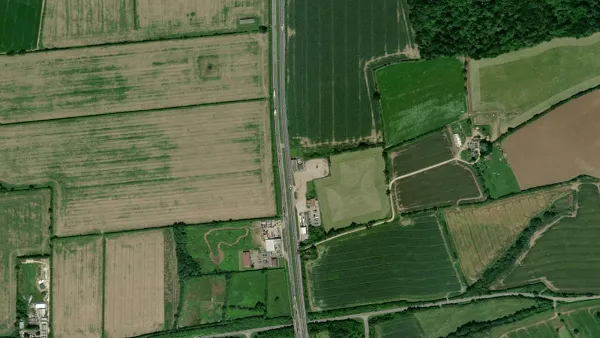 Truck parking lot The Fox Inn in Grantham