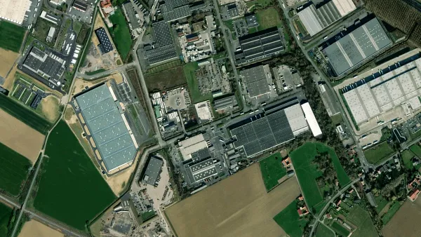 Tehergépkocsik parkolója Truckhous in La Chapelle-d'Armentières